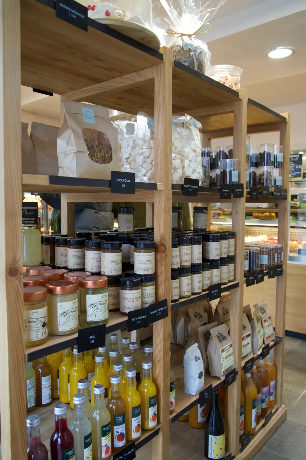 Épicerie fine — confitures, jus de fruits et produits artisanaux